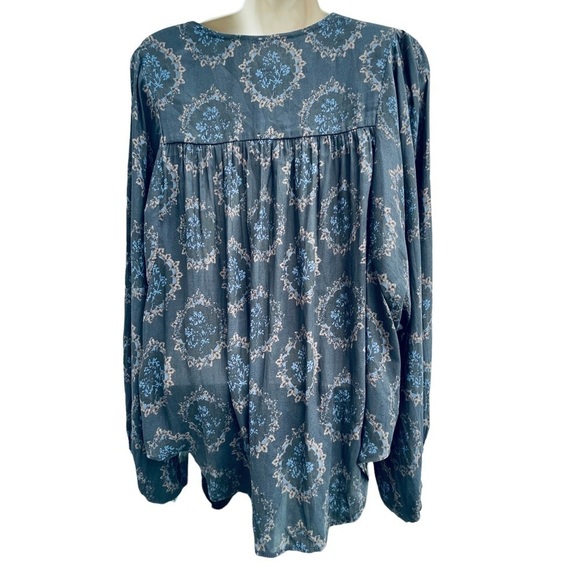 FREE PEOPLE blouse balloon sleeve Cowling Around Printed in Midnight Combo - Picture 8 of 9